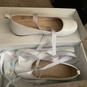 Leather white grace kids shoes with rap around ankle tie
